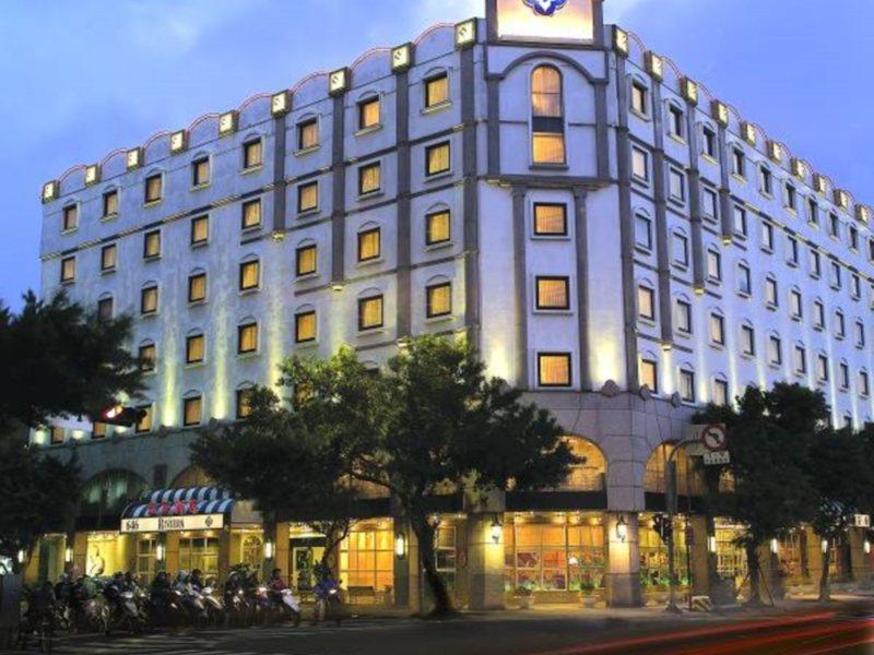 The Riviera Hotel Taipei Exterior photo